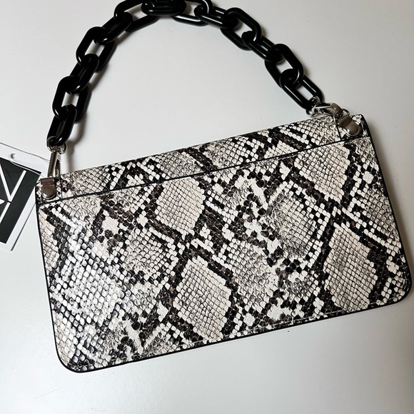 INZI snakeskin pocket shoulder bag. Chunky link strap. - Picture 4 of 8